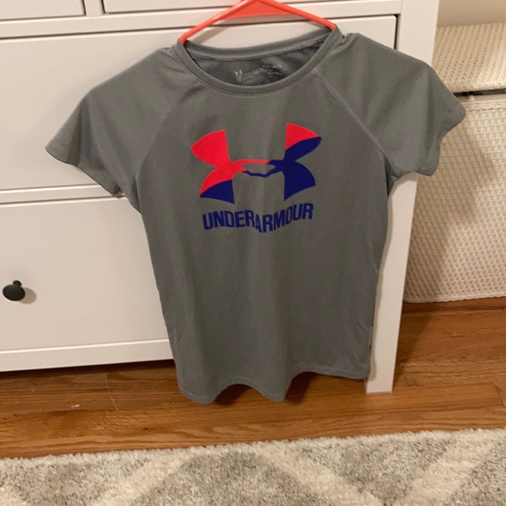 Girls Under Armor T shirt